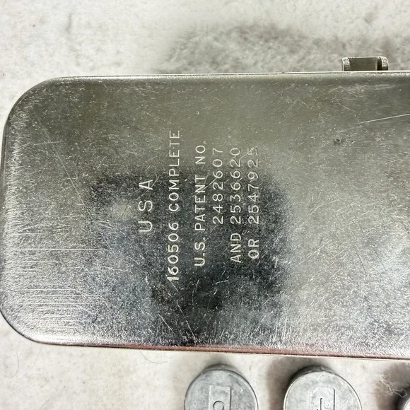 Singer Buttonhole Attachment w/ Instructions Templates Green Case 160506 Vintage - Picture 3 of 7